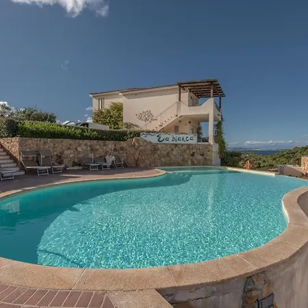 Elegant Ea Bianca 2 Bedroom Sleeps 6 Extra Bed Available N0614 * Cala Bitta