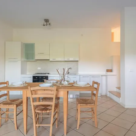 Elegant Ea Bianca 2 Bedroom Sleeps 6 Extra Bed Available N0614